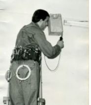 Pirotechnik w trakcie działań rozpoznania.